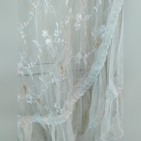 {Mimi} Lace Capelet Poncho - Picture 3 of 3